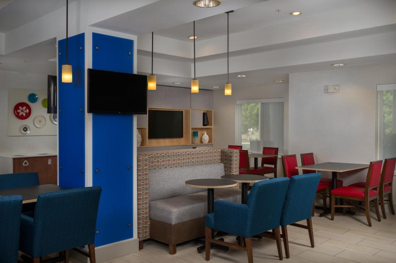 Holiday Inn Express Independence - Kansas City By Ihg Εξωτερικό φωτογραφία